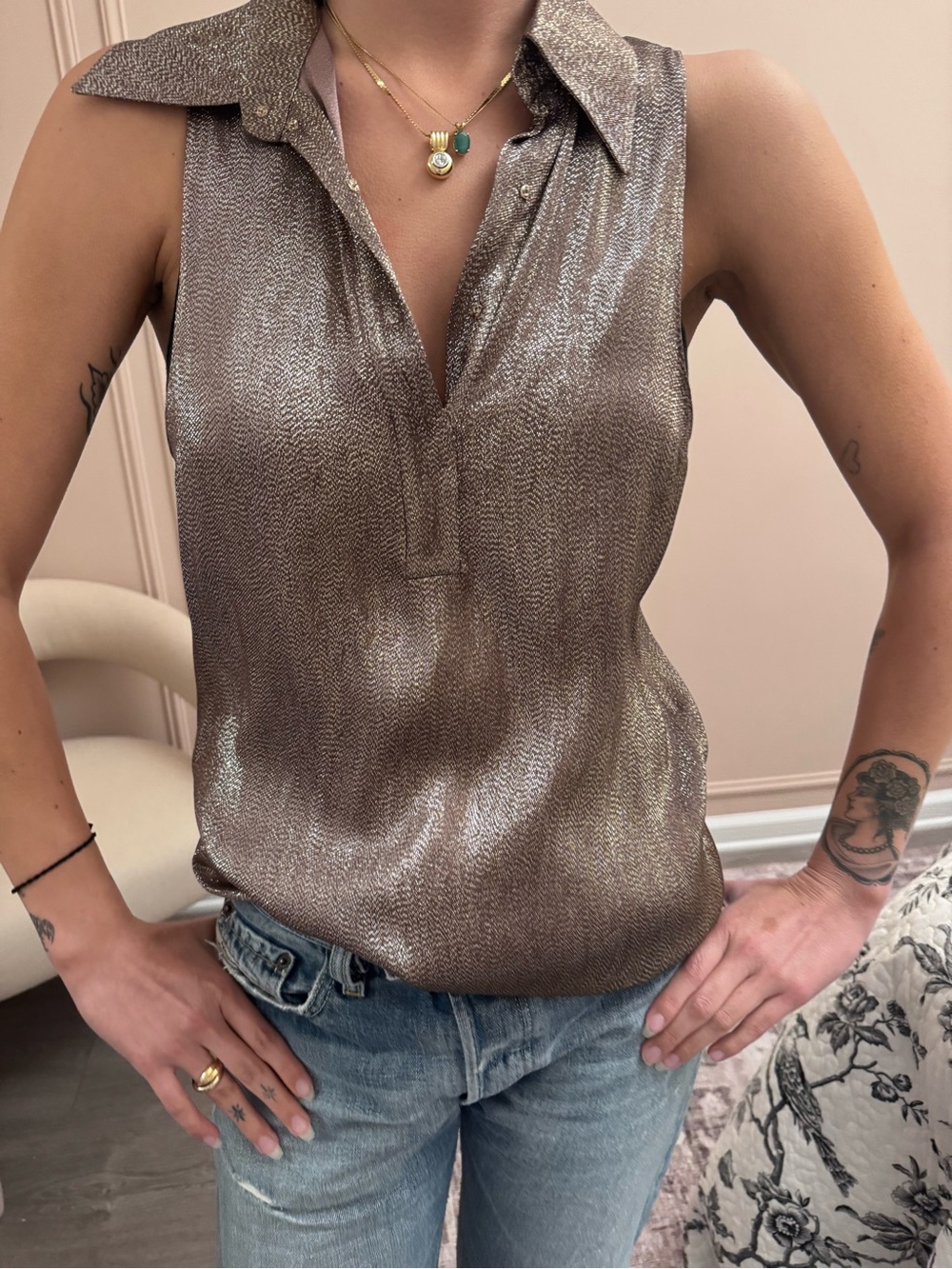 GUCCI men’s size 38 Sleeveless Metallic Shirt Top in Shimmer Taupe